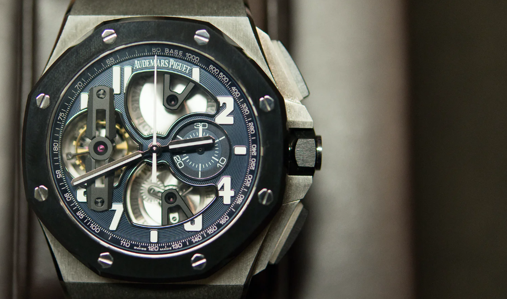 Mit dem Audemars Piguet replica Royal Oak Offshore Tourbillon Chronographen in Platin